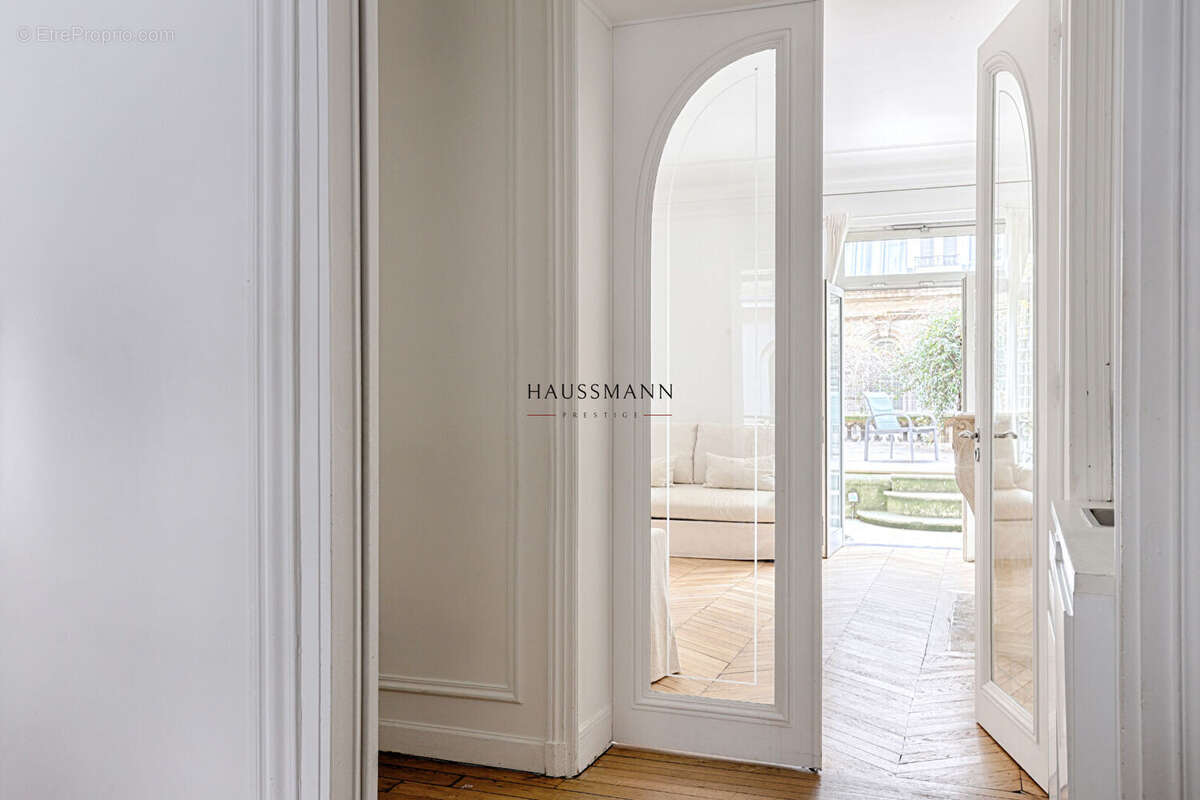 Appartement à PARIS-16E