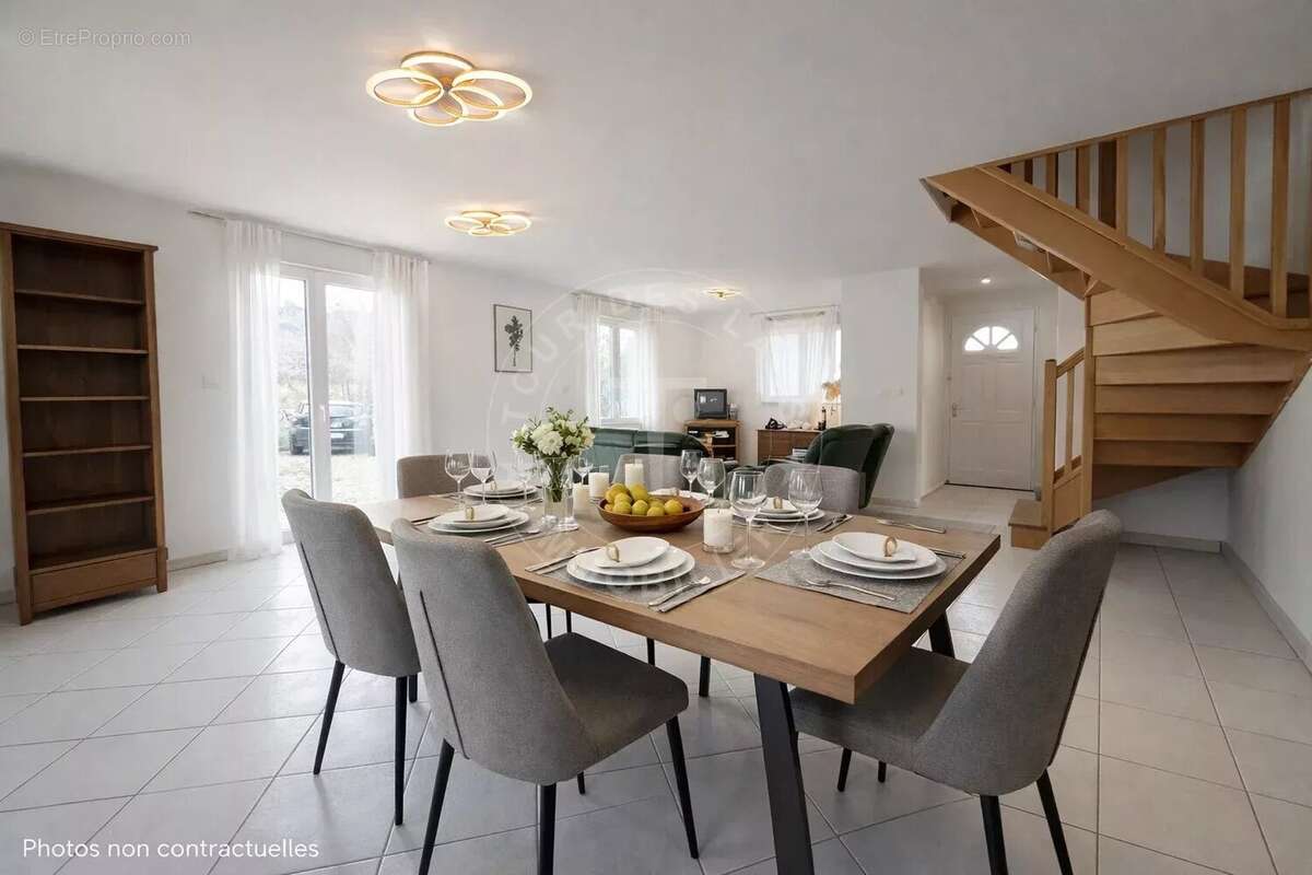 Maison à MONTAGNY-LES-LANCHES