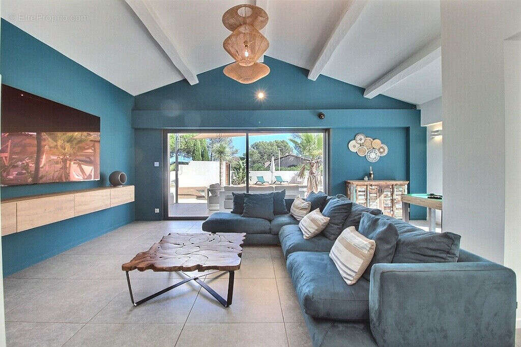 Maison à ROQUEBRUNE-SUR-ARGENS