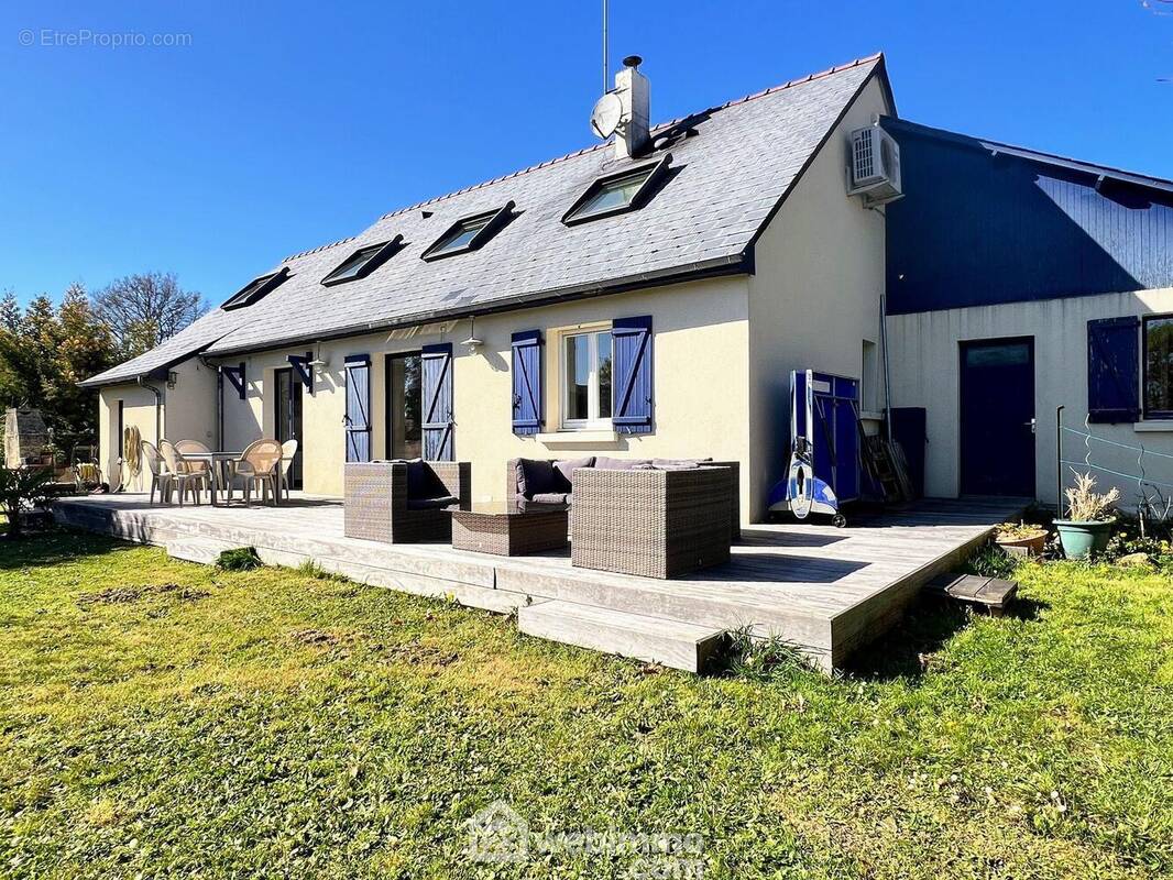 Maison familiale de 115 m² habitables avec 4 chambres dans un quartier calme de Montreuil Juigné. - Maison à MONTREUIL-JUIGNE