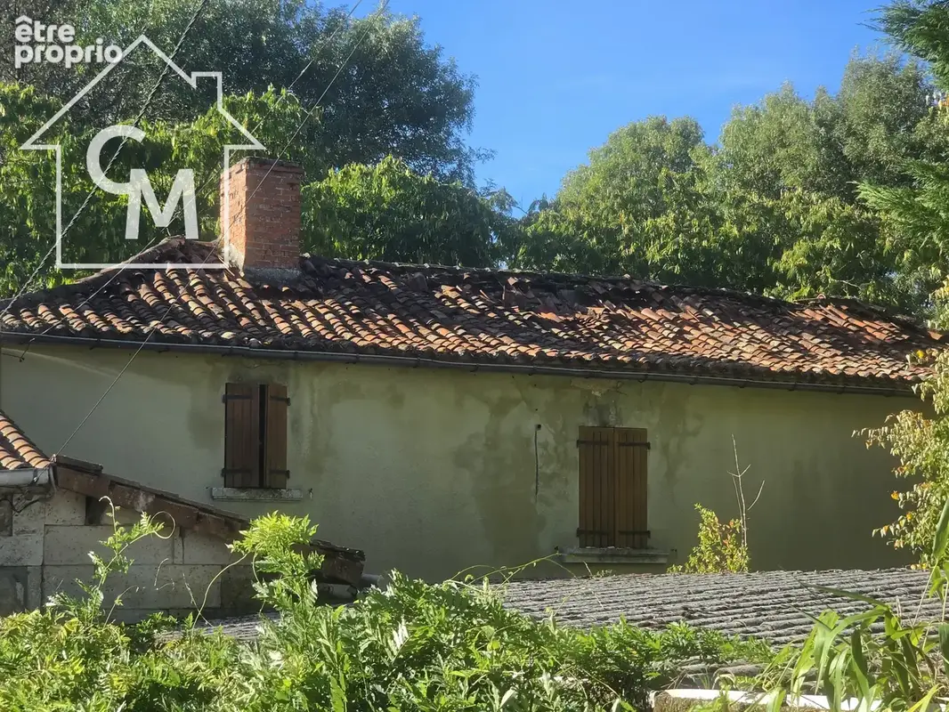 Maison à rénover entièrement avec dépendances et terrain - photo 2