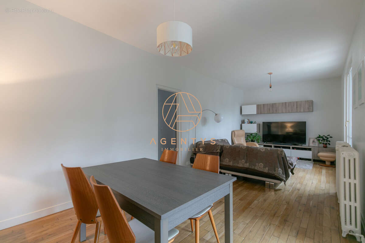 Maison à SAINT-MAUR-DES-FOSSES