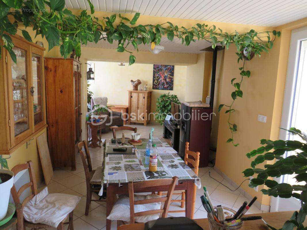 Maison de plain-pied rénovée de 125 m² – Aucun travaux – Dépendances et fort potentiel - photo 6
