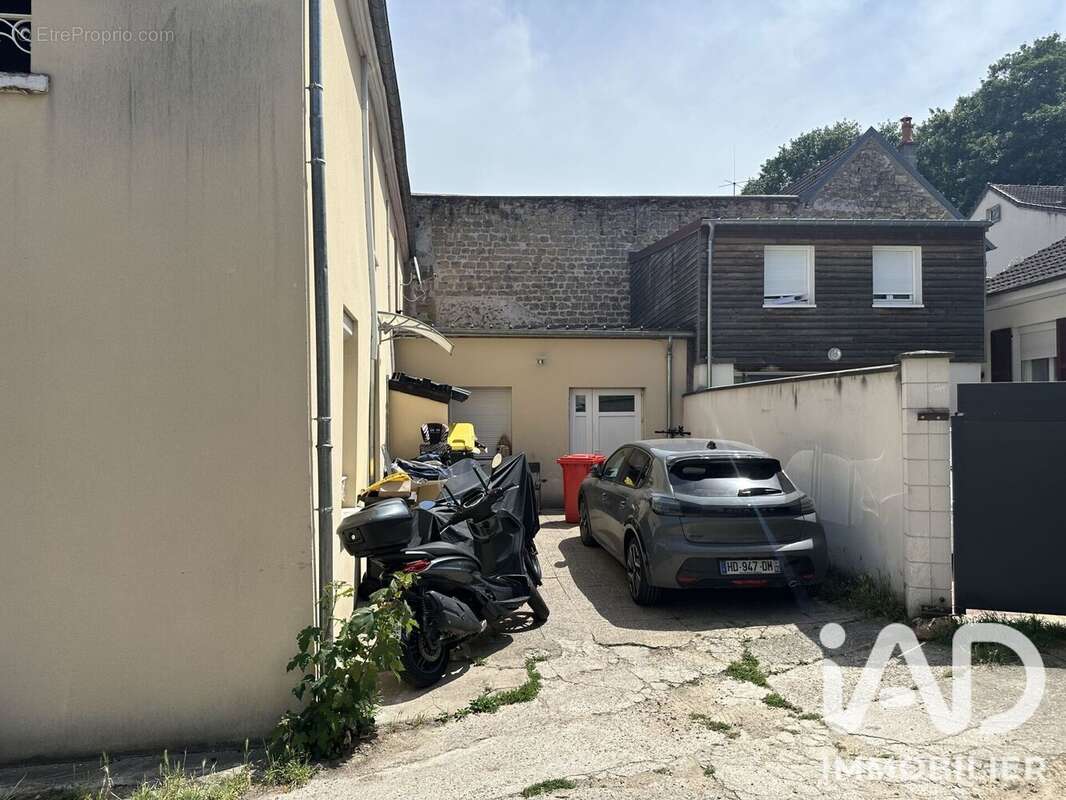Appartement 175 m² à Osny  - photo 4