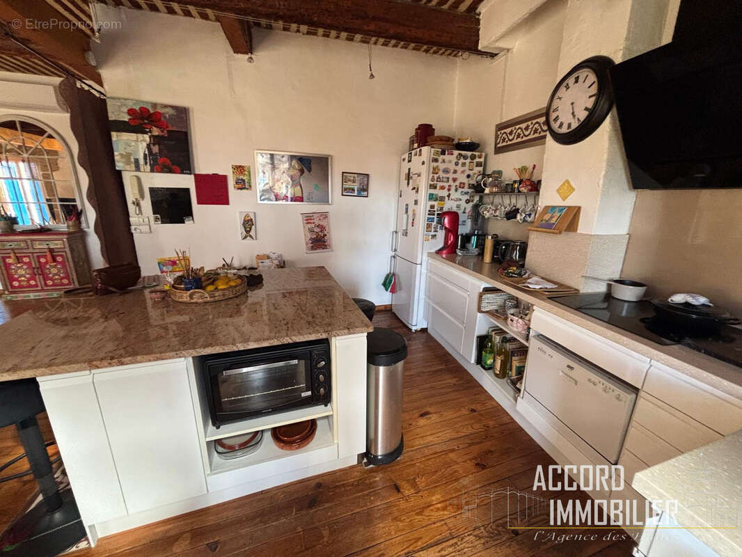 Appartement à PUISSALICON