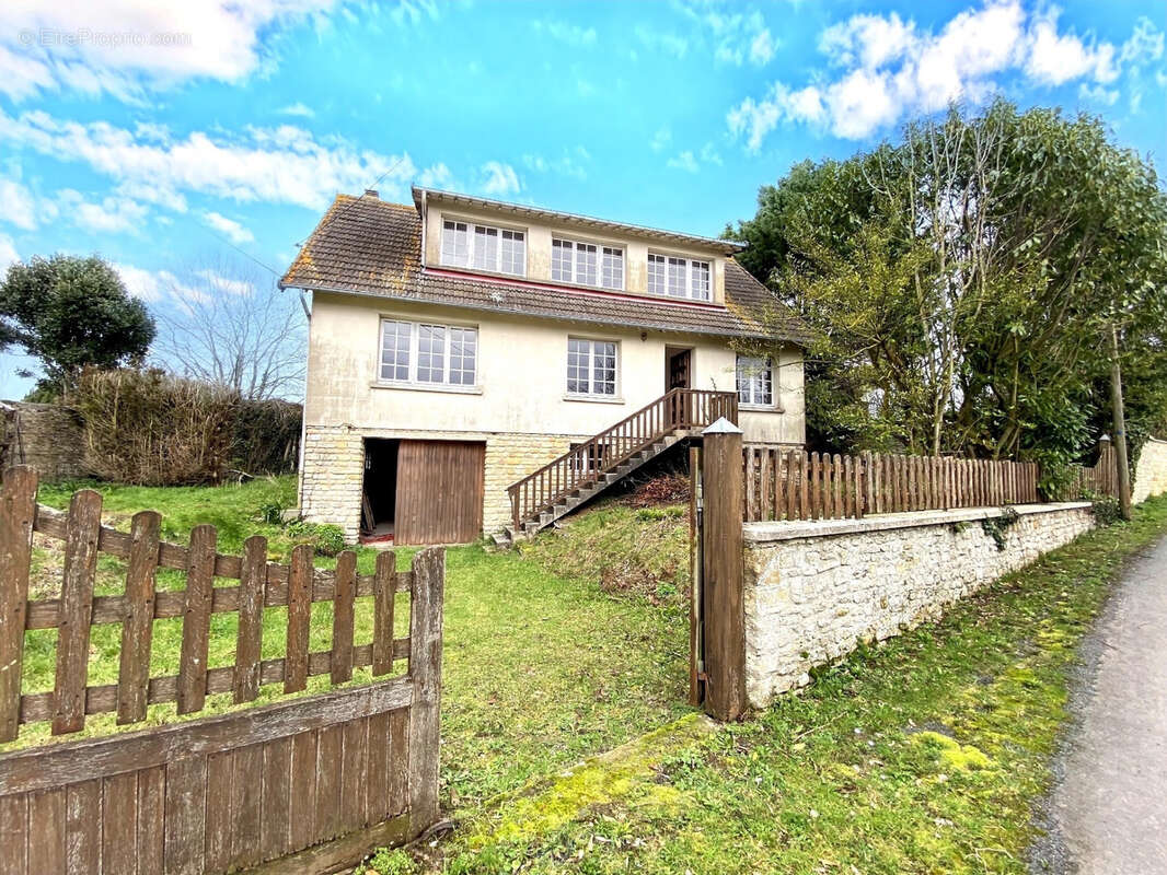 Maison à LONGUES-SUR-MER