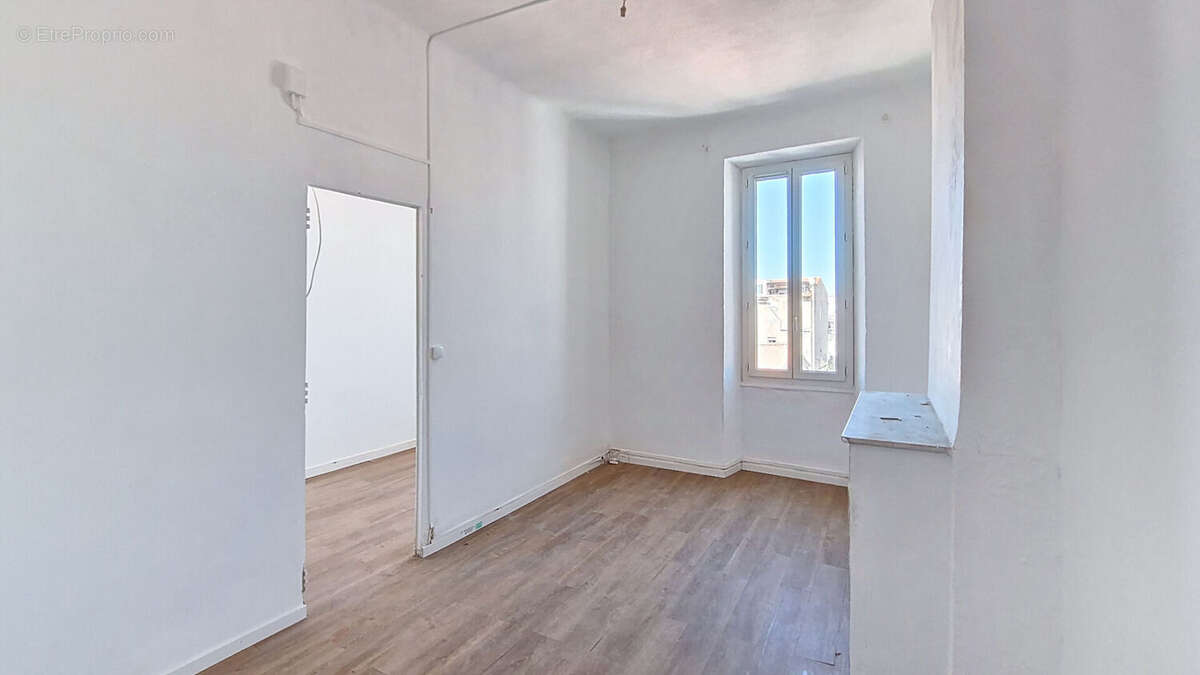 Appartement à MARSEILLE-3E