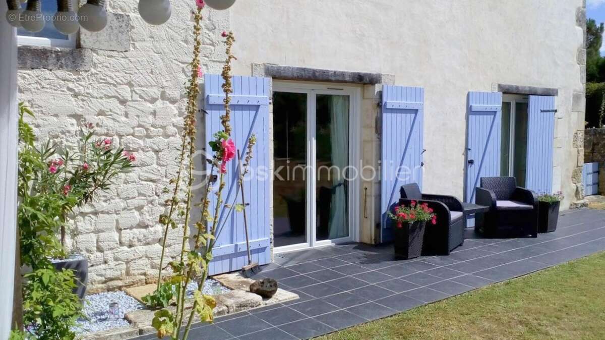 Maison charentaise et son gite avec piscine - photo 5