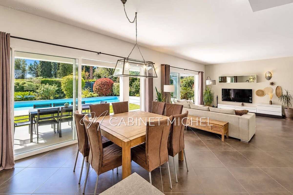 Maison à ROQUEFORT-LES-PINS