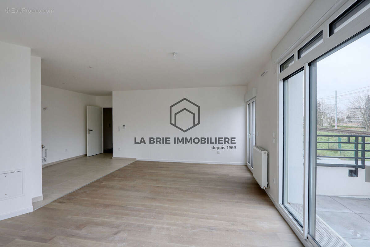 Appartement à SAINT-MAUR-DES-FOSSES