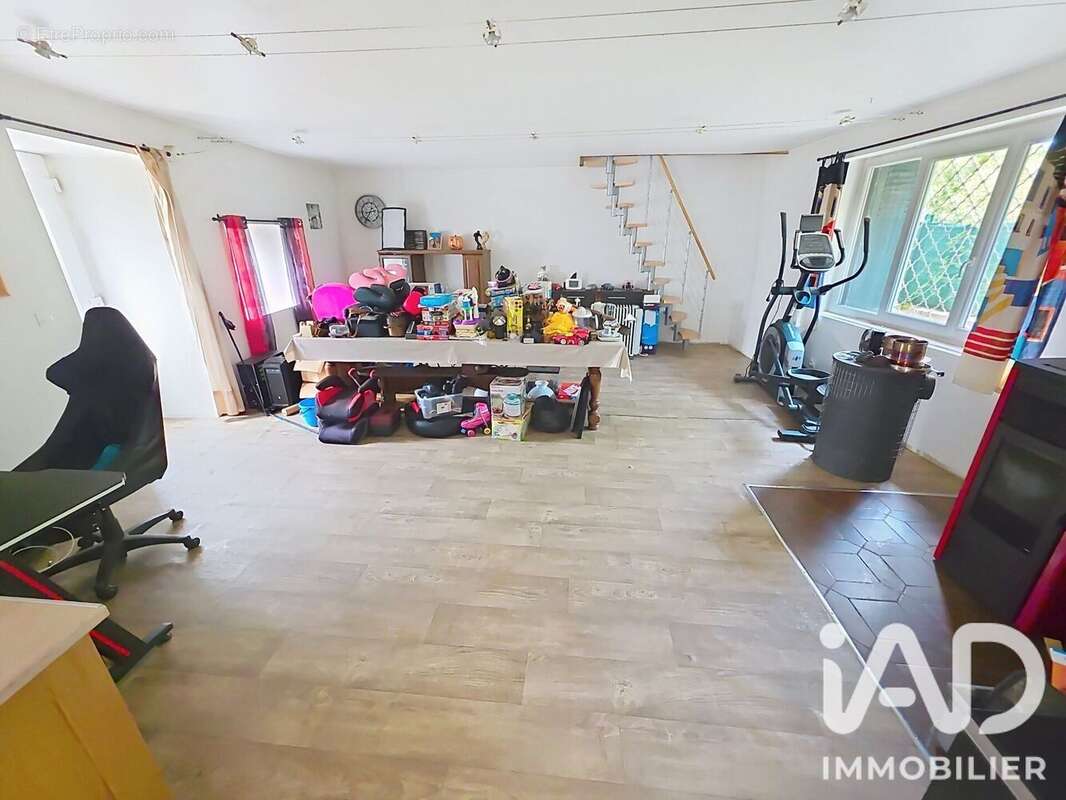 Maison 188 m² à Feuillade  - photo 8