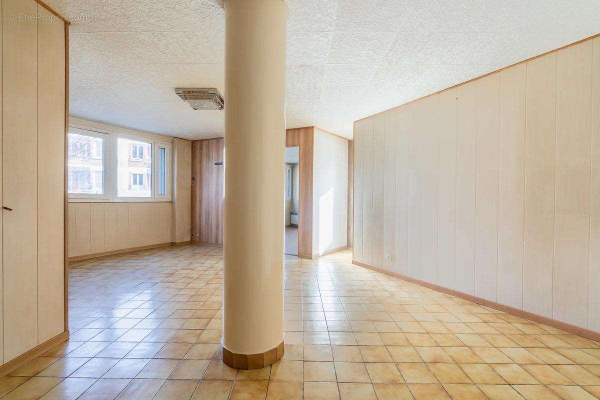 Appartement à AUBERVILLIERS