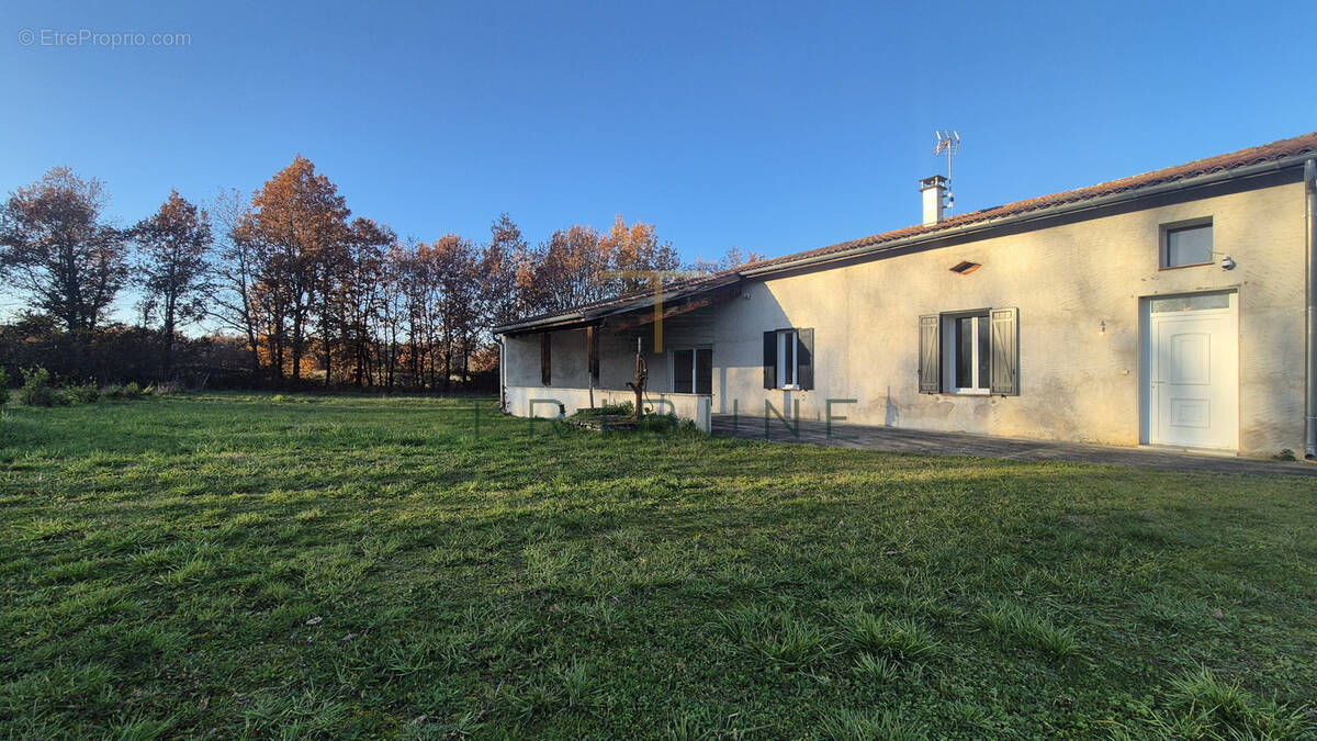 Maison à LAYRAC