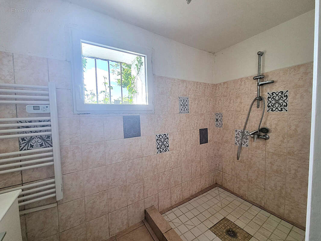 Maison à MONTAIGU-DE-QUERCY