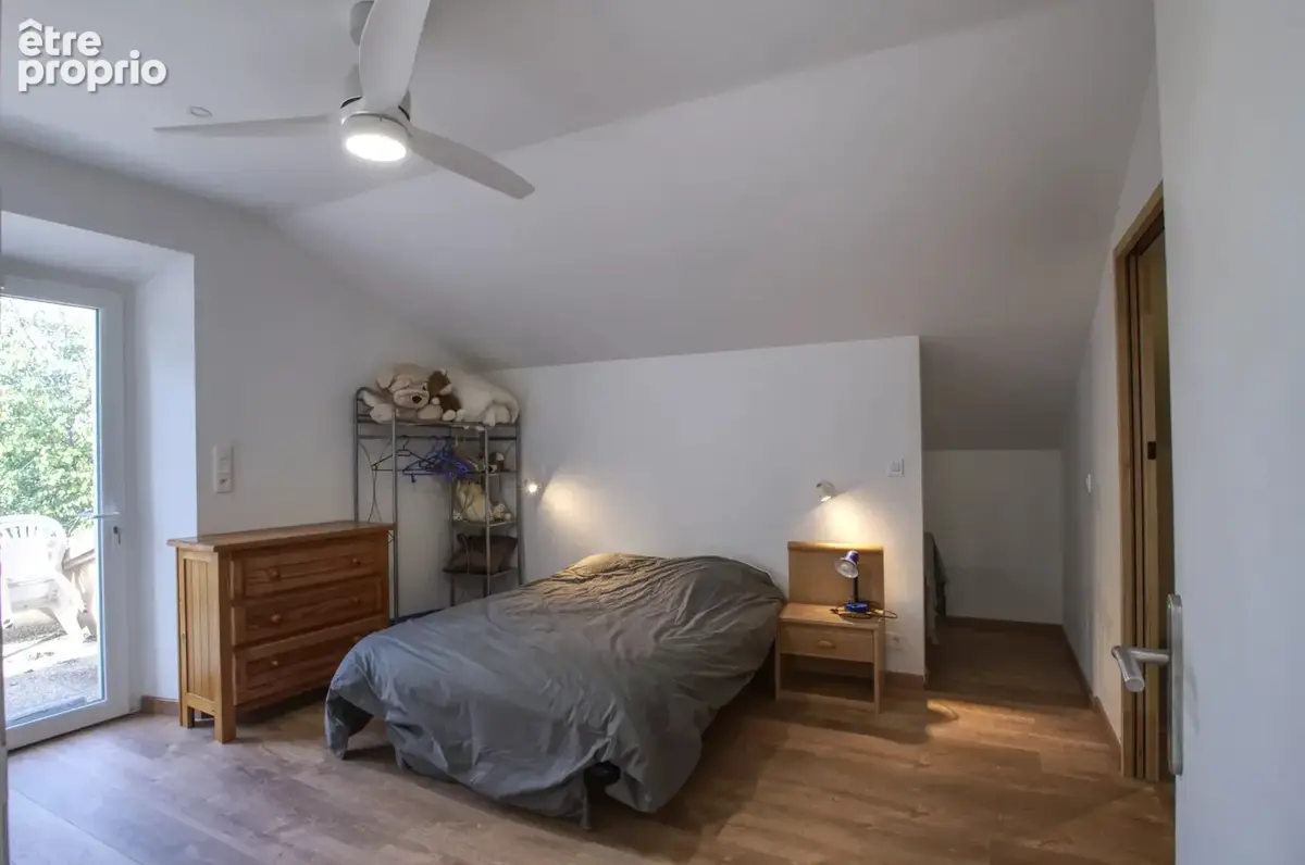 Maison en pierre au style moderne, située dans un joli village et implantée sur un beau terrain - photo 17