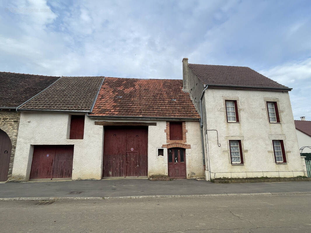 Maison à VIC-DES-PRES