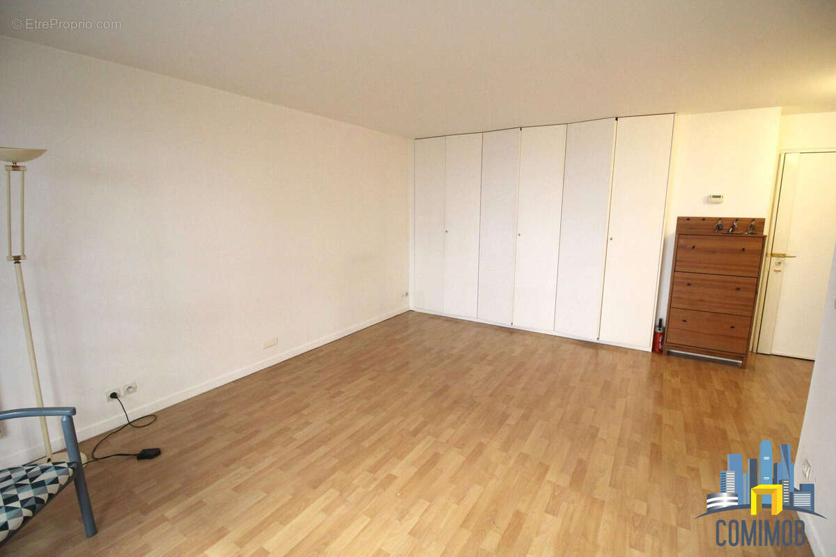 Appartement à COURBEVOIE