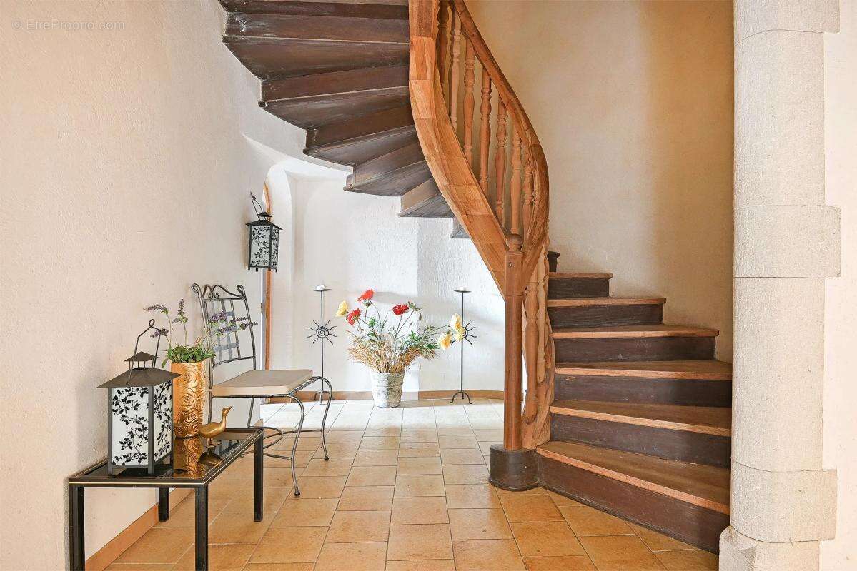 Maison de 12 pièces de 231 m² à Saint-Jean-de-Ceyrargues - photo 10