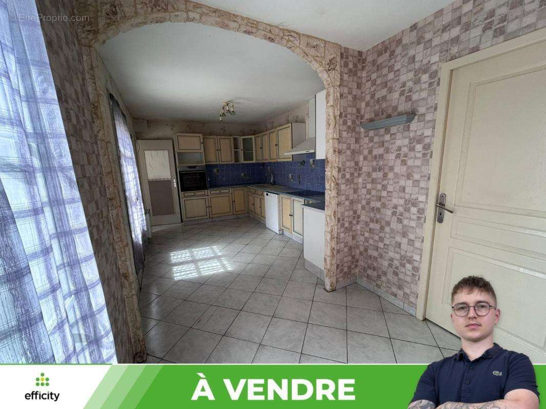 Maison à MONTS-SUR-GUESNES