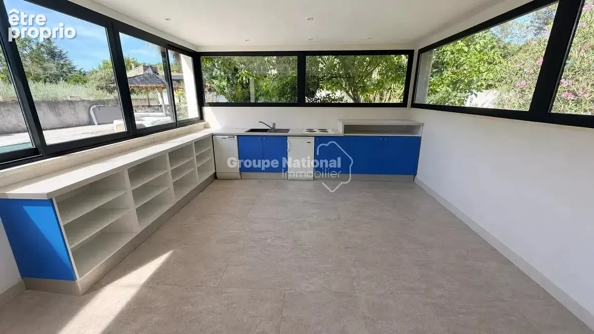 Bedarrides - mas renove en 2016 dans un magnifique parc arbore de 5 810 m² avec piscine,  4 garages - photo 4