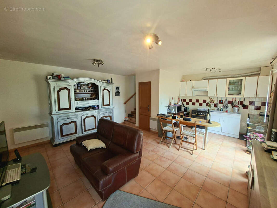 À vendre Ensemble immobilier composé de deux logements LOUÉS sur Pertuis - photo 3
