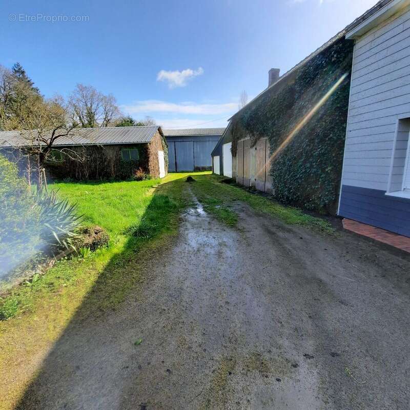 Maison à SAINT-ETIENNE-DE-MONTLUC