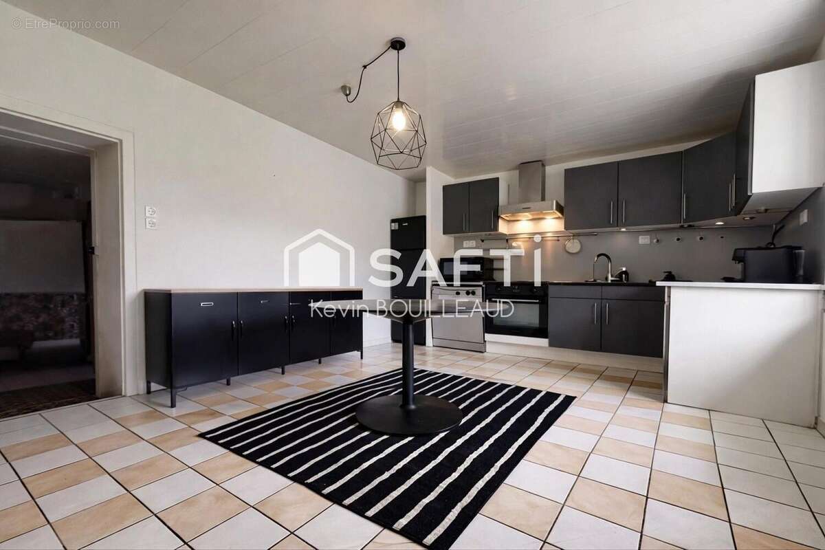 Maison 175 m² à Pamplie  - photo 4