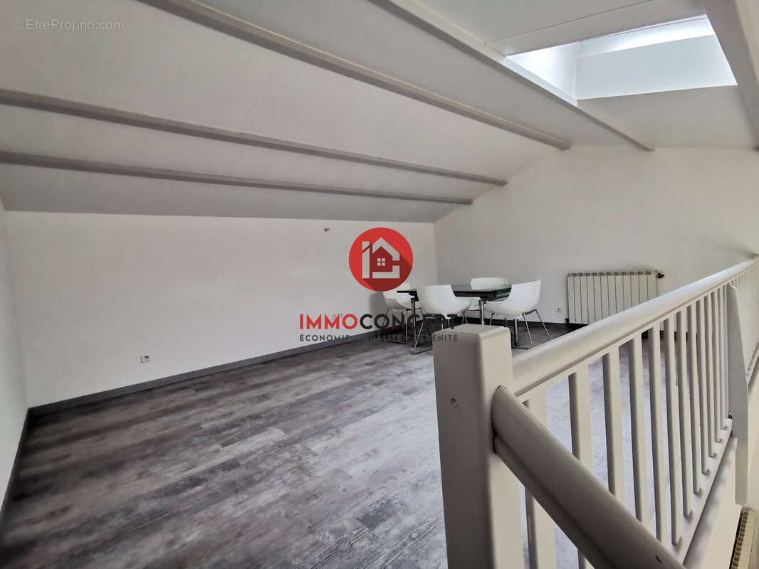 Maison à LAUDUN-L'ARDOISE