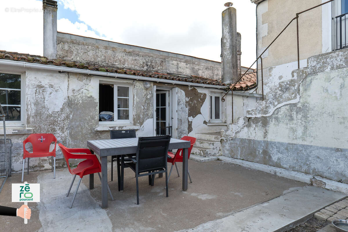 Maison à LES MAGNILS-REIGNIERS
