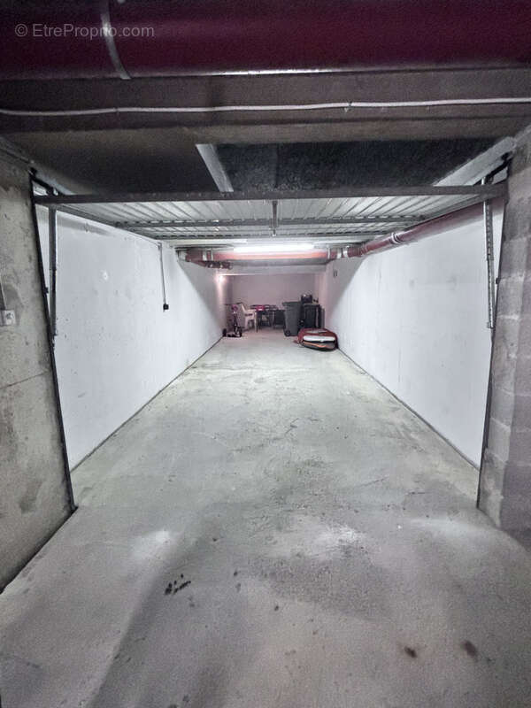 Parking à SAINT-CYR-SUR-MER