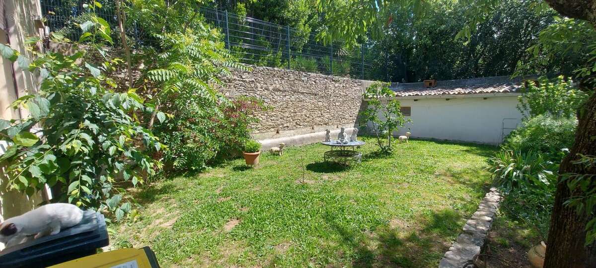 GARD. 30.NIMES. Quartier La Cigale. Belle maison de 119 m2 sur terrain arboré de 1250 m² avec piscine 10 X 6 ? Dépendance ? Capi - photo 3
