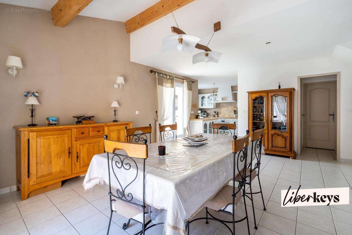 Maison familiale 108 m² – Jardin, piscine, garage et 3 stationnements – Toulon Sainte-Musse  - photo 9