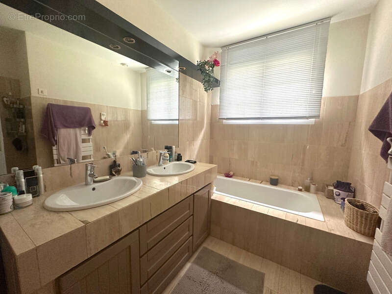 Maison à LACROIX-FALGARDE