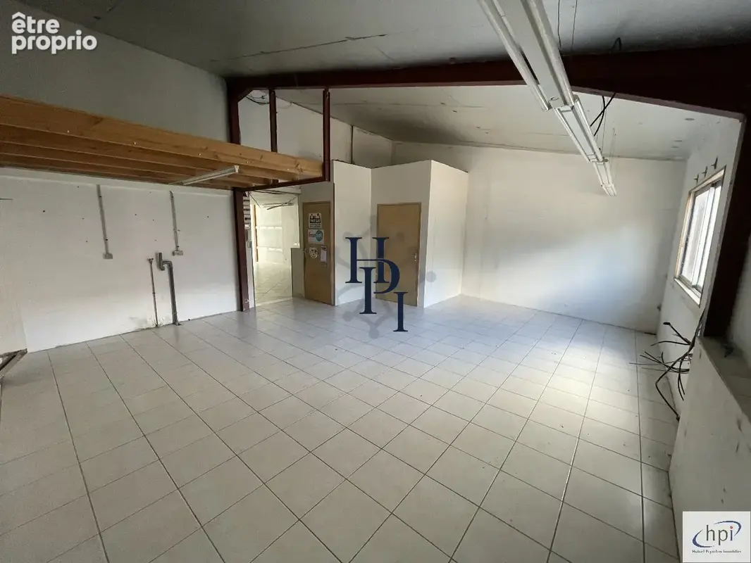 Vente deux locaux commerciaux, dépôt, 12 garages et parking sur 974 m2 de terrain Saint Affrique - photo 15