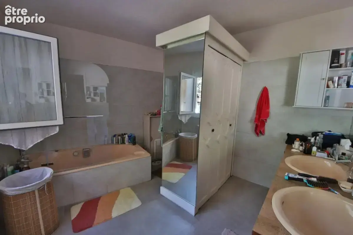 Maison de 7 pièces de 203 m² à Nîmes - photo 14