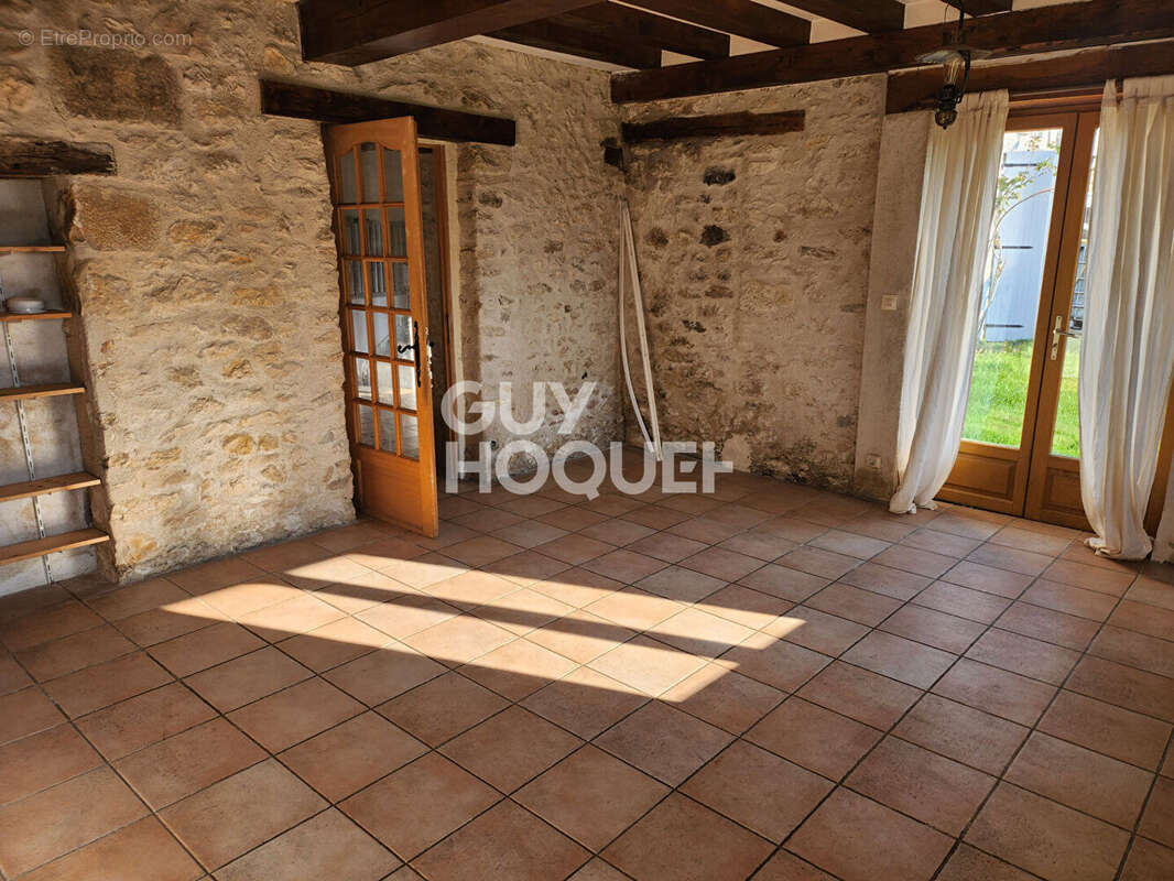 Maison à CHENOISE