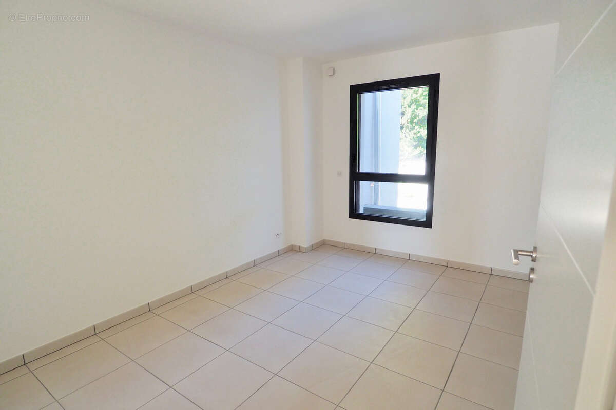 Appartement à SAINT-JEAN-BONNEFONDS