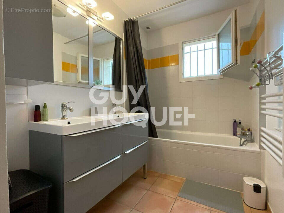 Maison à L&#039;ISLE-SUR-LA-SORGUE