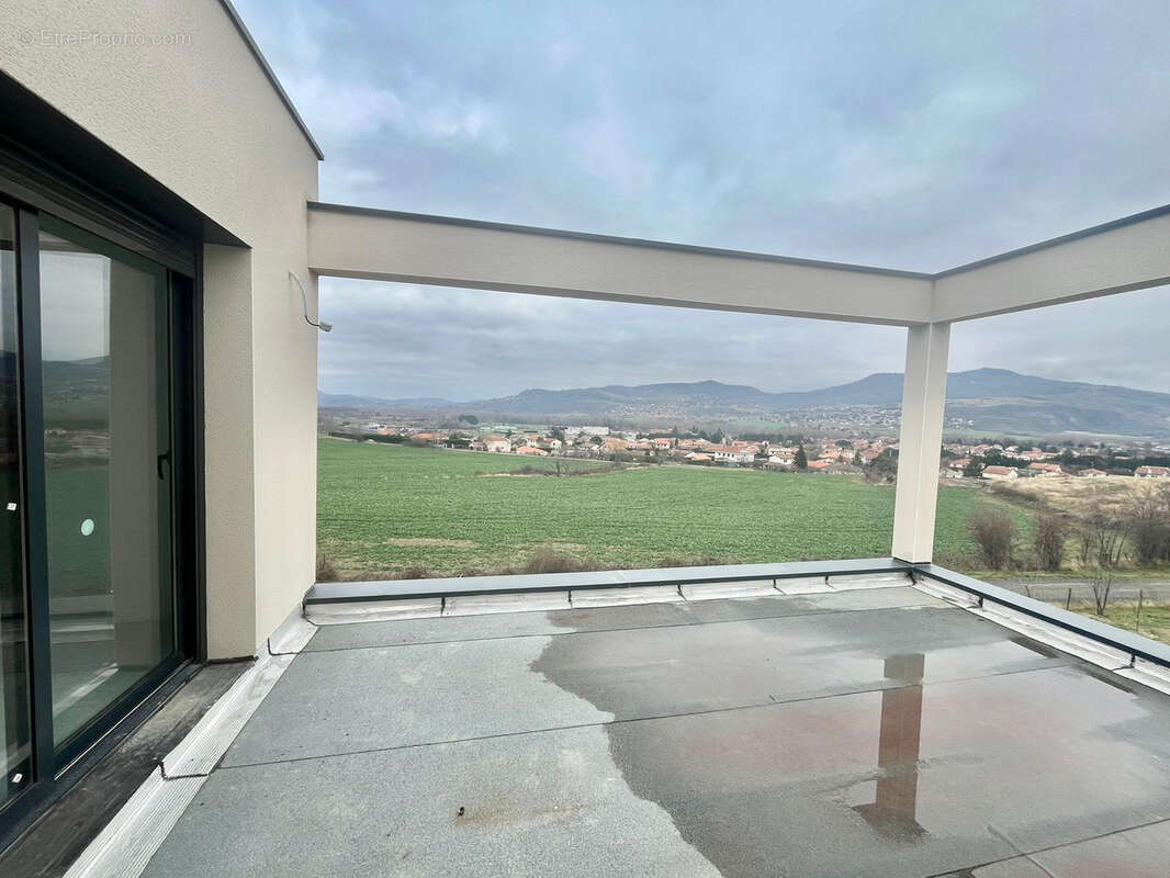 Maison à LES MARTRES-DE-VEYRE