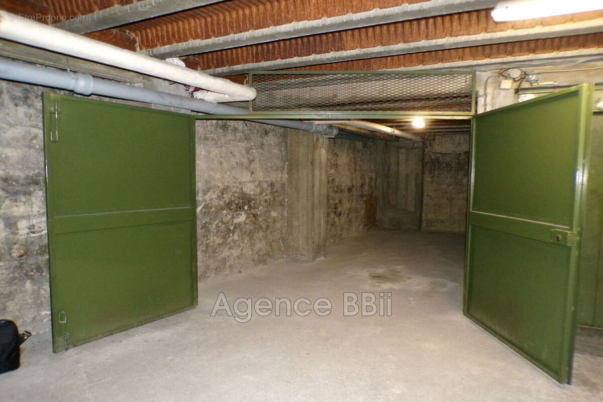 Parking à PARIS-14E