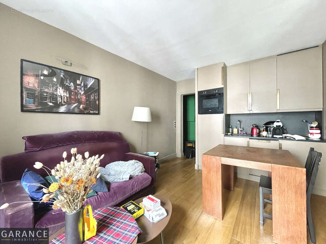 Appartement à PARIS-14E