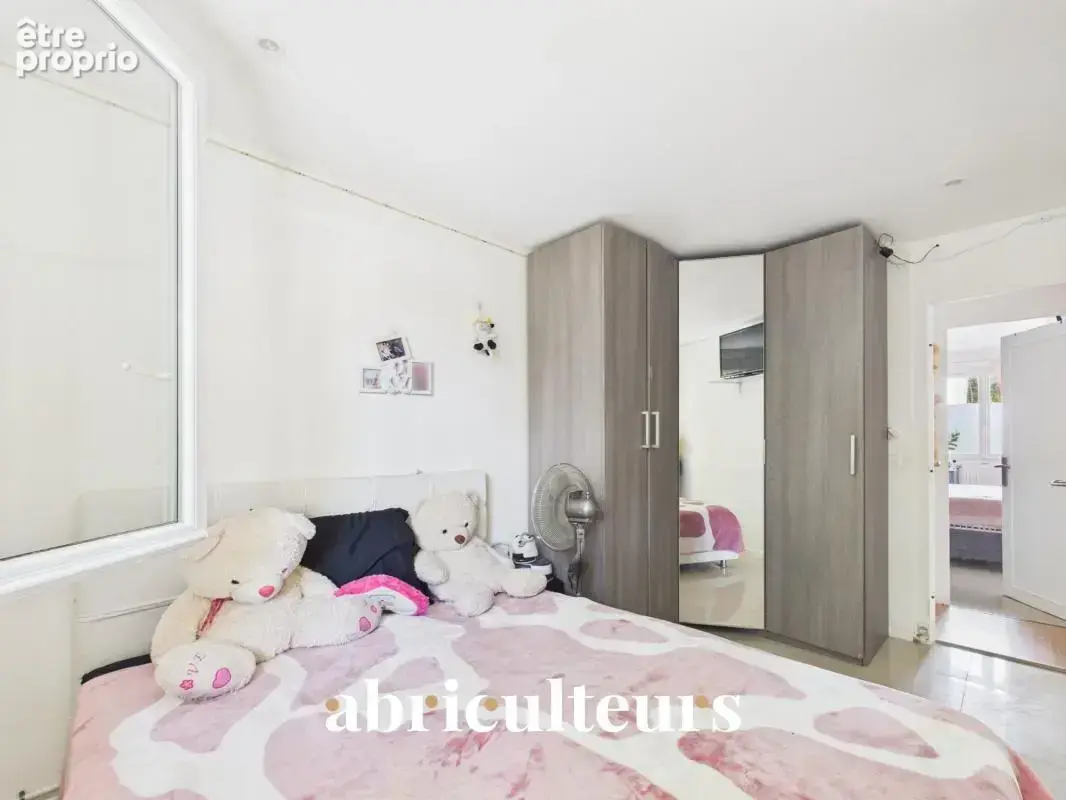 Maison familiale de plain pied - 5 chambres - 134 m²  - avec jardin, terrasse et 3 stationnements — Bezons - photo 13