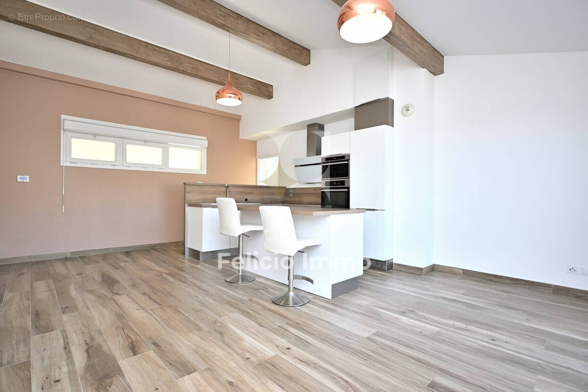 Appartement à CHATEAUNEUF-GRASSE