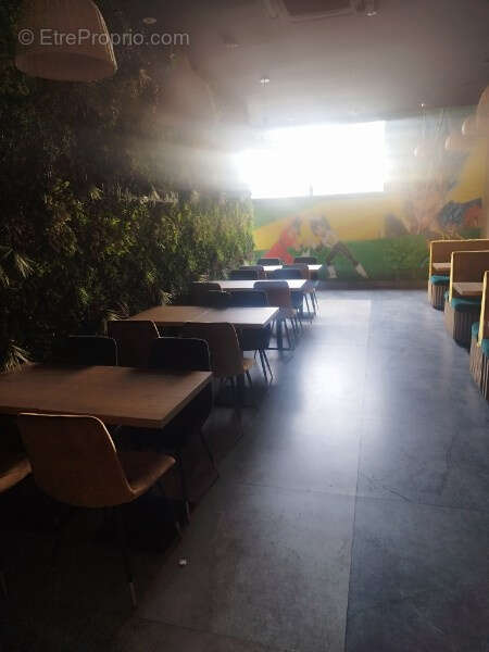 Commerce à SARTROUVILLE