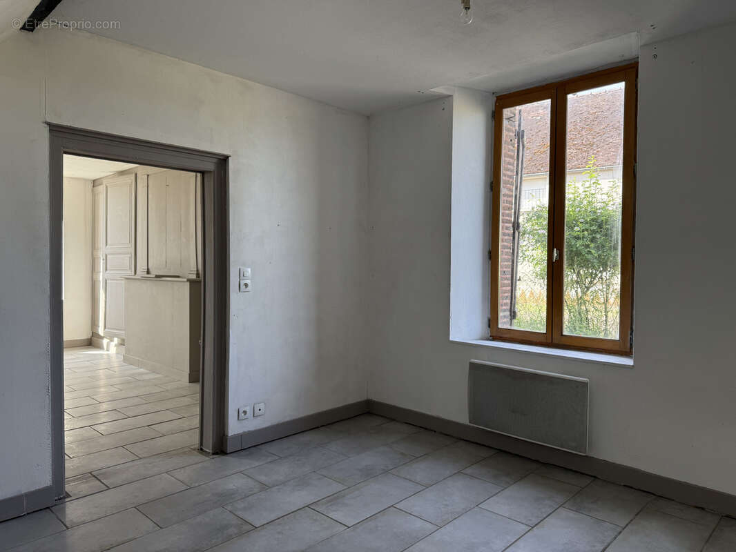 Maison à MONTIGNY-LES-MONTS