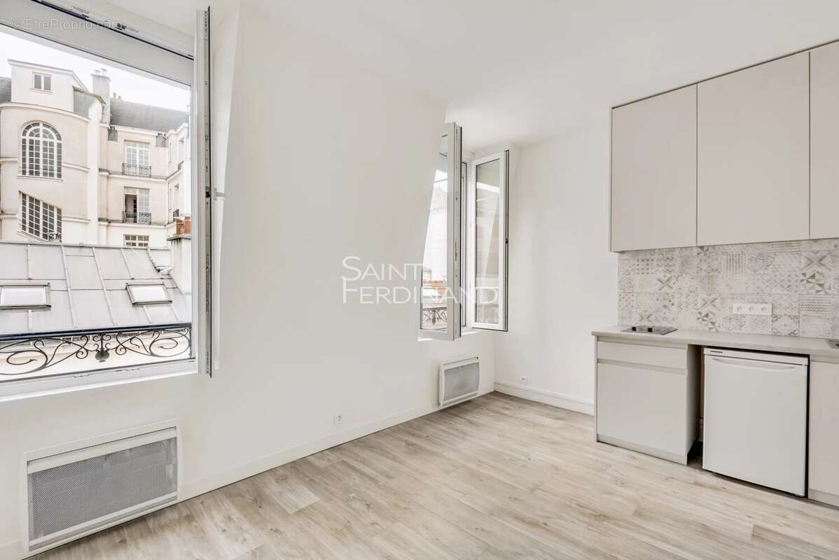 Appartement à PARIS-17E