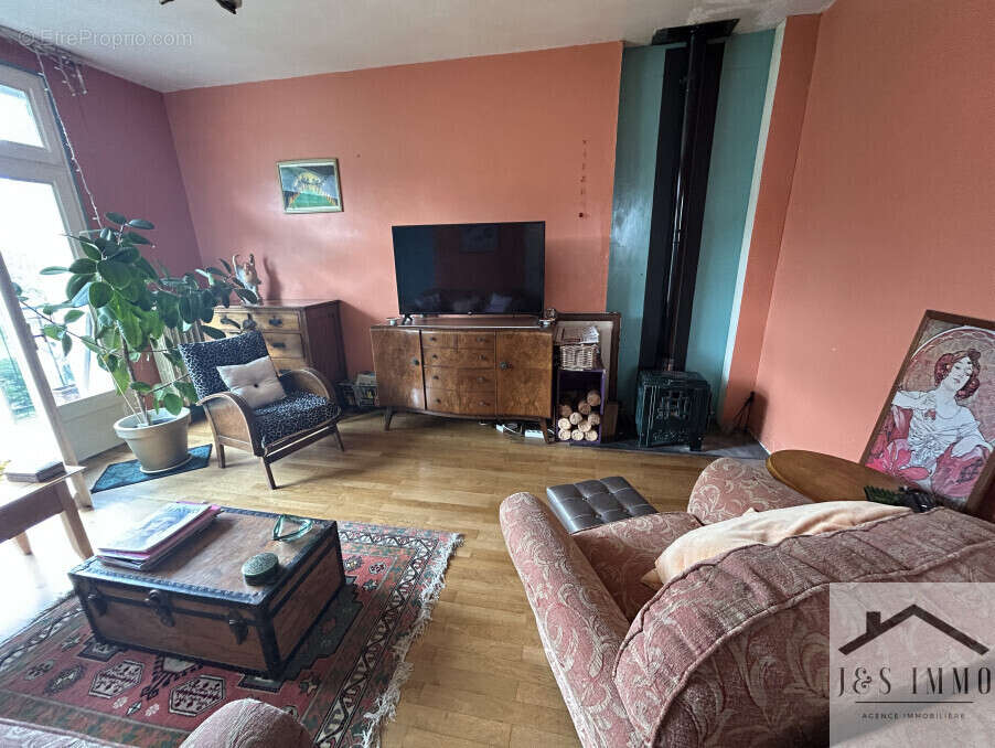 Maison à CHERVES-CHATELARS