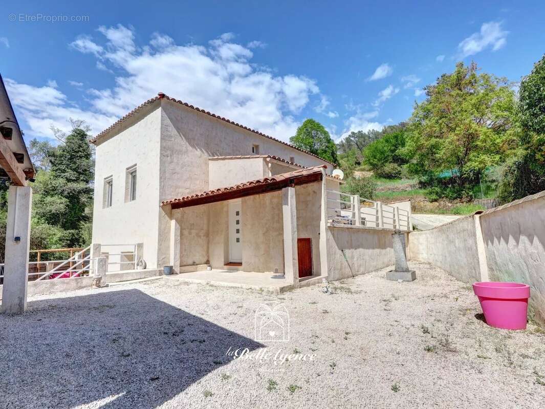Appartement à L'ESCARENE