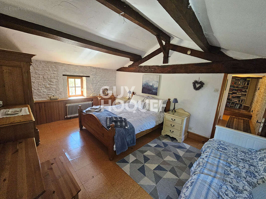 Maison à SAINT-HILAIRE-DES-LOGES