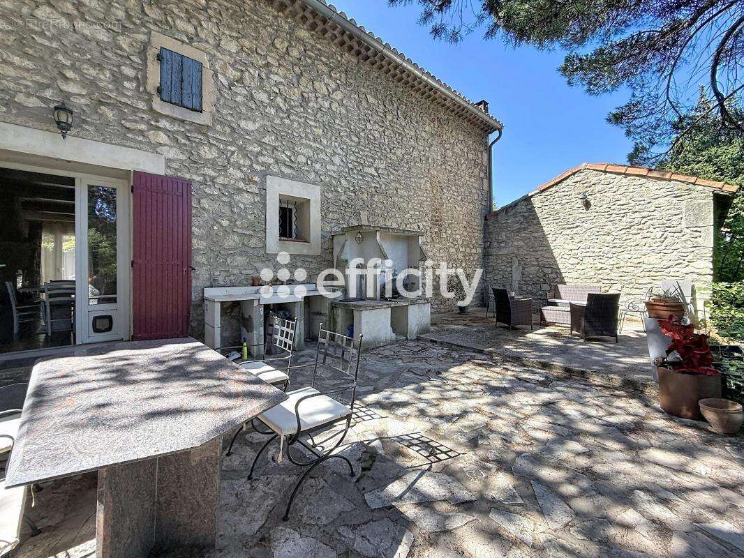 Maison 178 m² à Saint-Remy-De-Provence  - photo 16